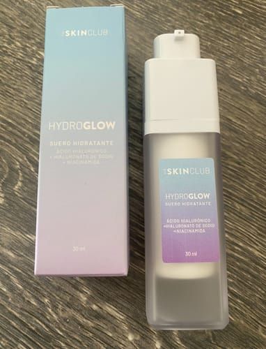 Caja y frasco del suero Hydroglow de Paulina P.